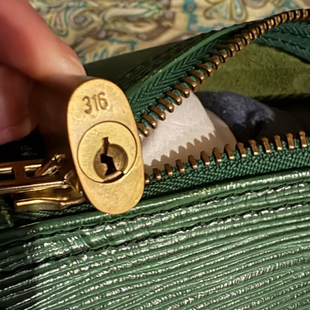 VTG Louis Vuitton Green Borneo Epi Keepall 55 Bundle - Picture 13 of 15